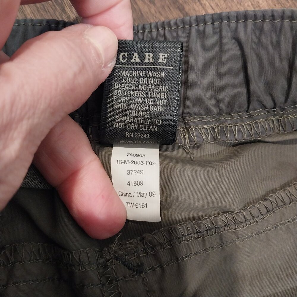 REI Convertible Pants Shorts Mens XL Green Zip Off Nylon Cargo Hiking W35 L31 - Picture 14 of 15